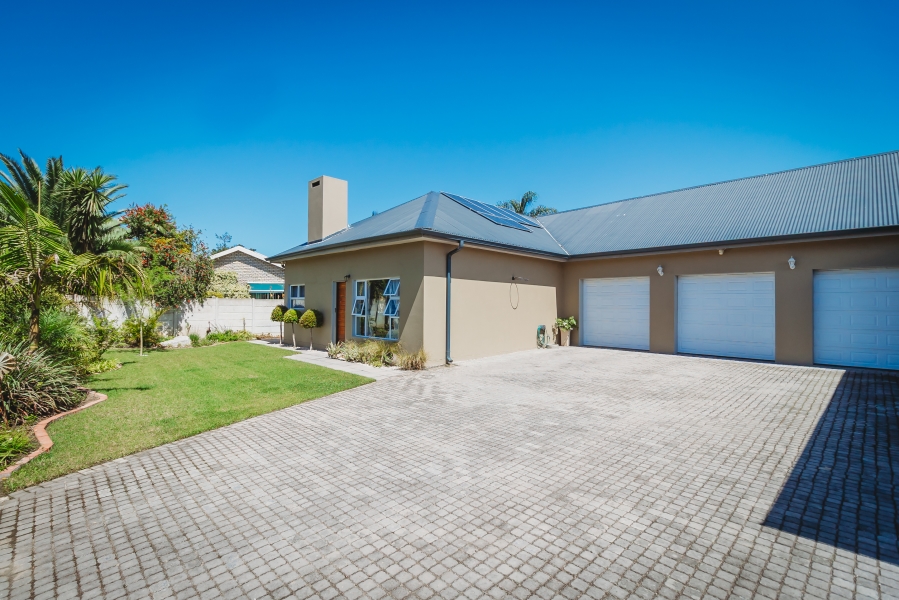 5 Bedroom Property for Sale in Heather Park Western Cape